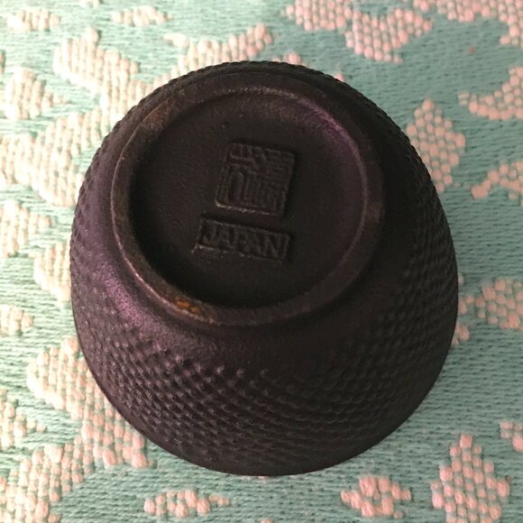 Iwachu Black Hobnail Iron Porcelain Lined Tea Cup - Picture 11 of 13